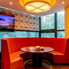 店内には様々なお席を用意。ランチなどでゆったりくつろげます