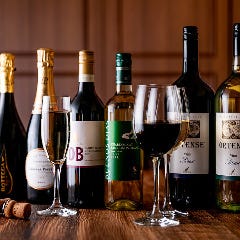 白・赤・スパークリングワインの逸品を50種類以上常備しています