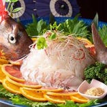 【活旬の魚中華刺身】
鮮度抜群の魚介をサラダ間隔で楽しめます