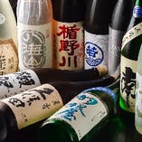 【全国の日本酒】
四季限定や本数限定を含め30種類以上を常備◎