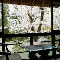 訪れる度に色を変える料亭百楽荘