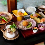 『平日昼限定／滋味野菜ランチ【松】』大和牛と夏野菜の青朴葉味噌焼&土瓶蒸しを含む季節の味覚も堪能