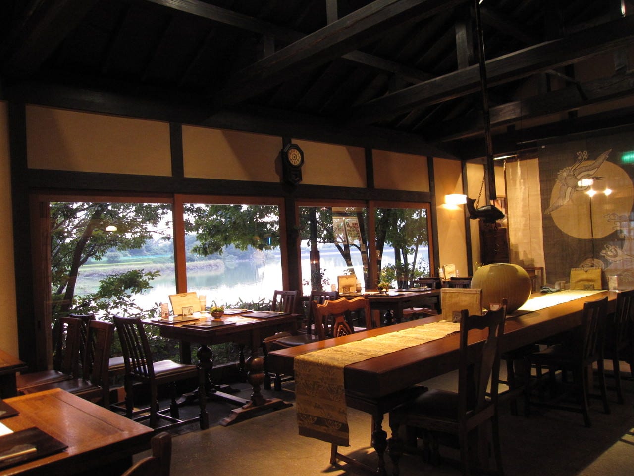 店内は和テイストの落ち着いた雰囲気