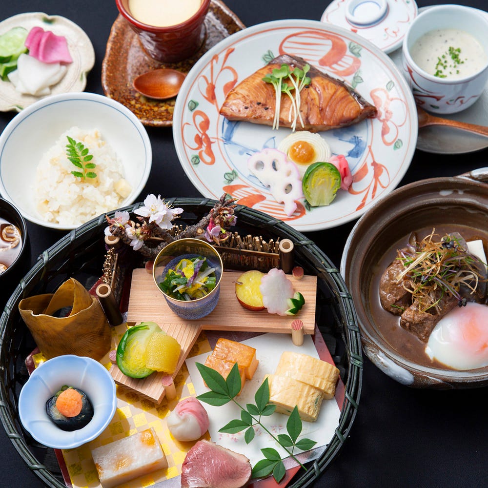 四季折々の日本の食材を随所に使用。季節の味を堪能頂けます。
