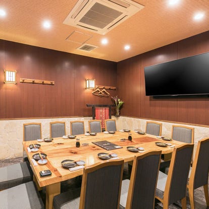 ゆったり個室 石垣島で食事 ディナー 人気の完全個室 ソファー席など ぐるなび