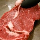 リブロースのお肉はチルドのアメリカ産ＣＨＯＩＣＥリブアイロールを使用！産地指定で仕入れています。