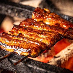 白焼にした後に蒸して焼き上げる「江戸前の蒲焼」は絶品。