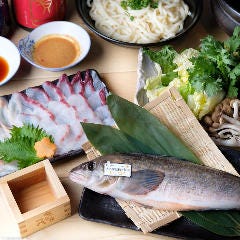 落ち着いた雰囲気でいただく料理の数々。 至福のひと時を。