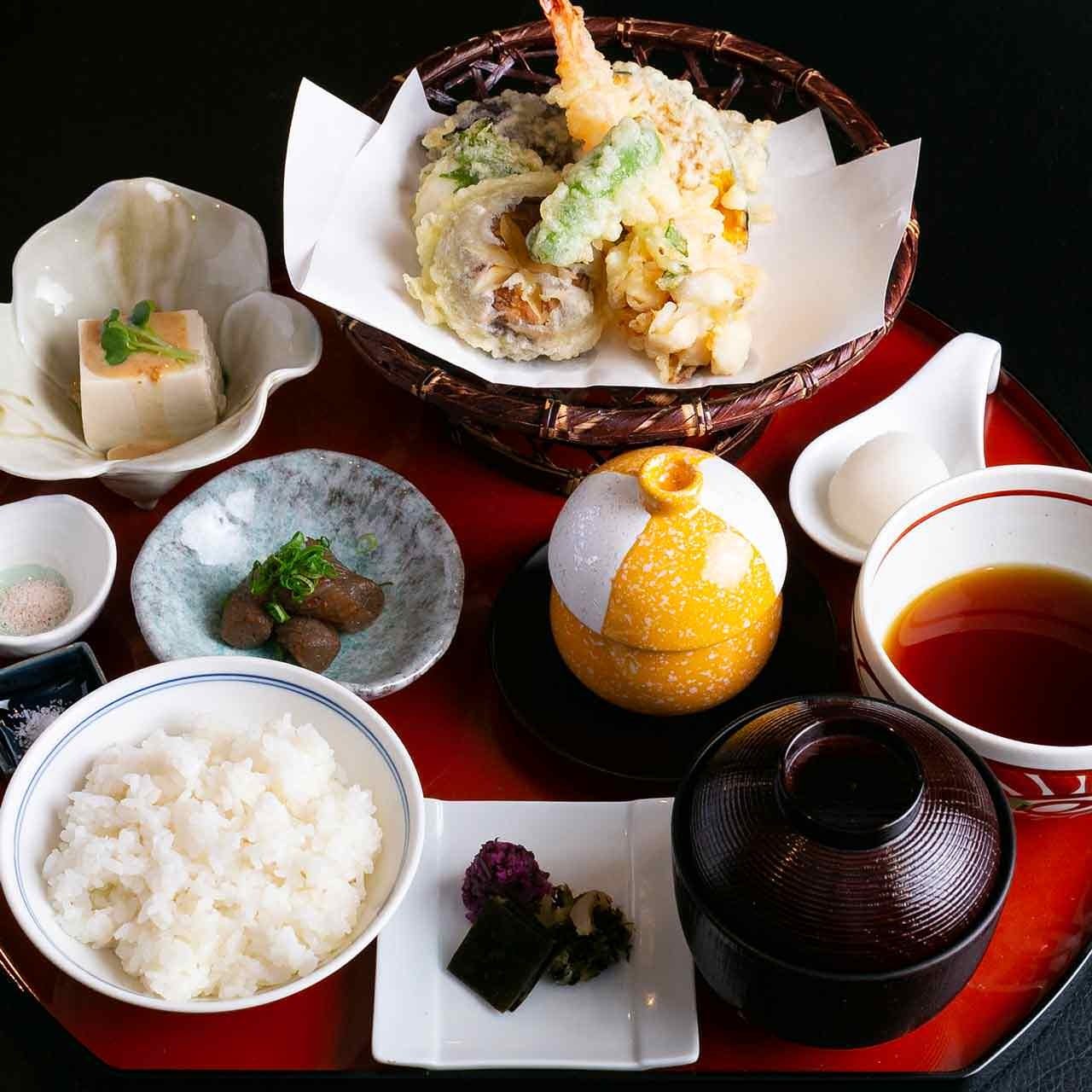 お昼限定メニュー
「天ぷら6種と季節のあじわい 天ぷら御膳」
