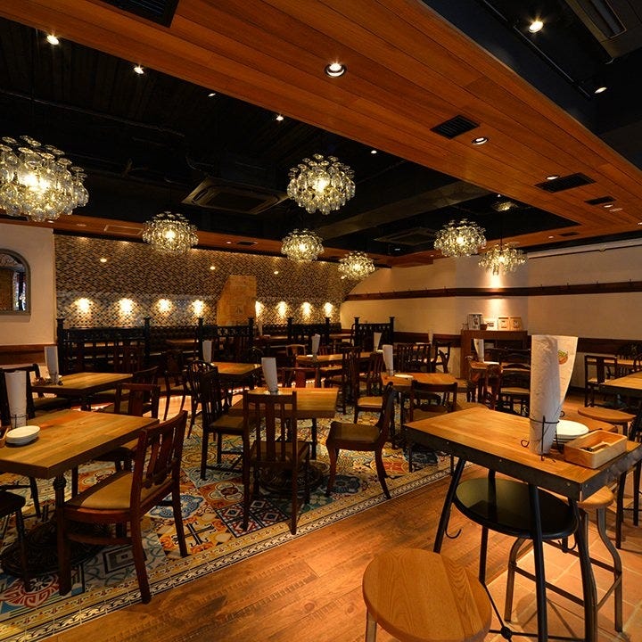 トラットリア エ ピッツェリア デサリータ 赤坂の店内