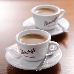 ローマから空輸されるコーヒー豆を使ったエスプレッソ！！