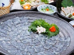 人数が集まれば、徳用大皿てっさがオススメ！ 4,700円。