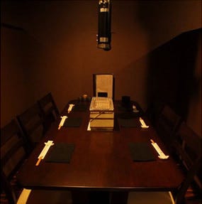 テーブル席・完全個室（壁・扉あり）・2名様～24名様