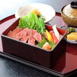 米沢牛赤身ステーキ重定食
（小鉢、みそ汁、お新香）