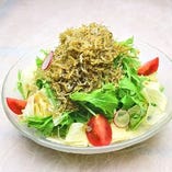 カリカリじゃこと湯葉の水菜サラダ