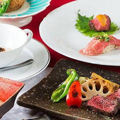 高級魚・特選黒毛和牛・季節の一品など豪華食材で特別な日を彩る