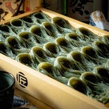 布海苔を使ったミネラルたっぷりの「へぎそば」は匠自慢の一品