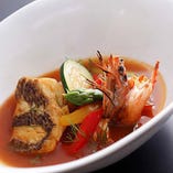 瀬戸内の魚介類、島の旬野菜を中心に、特に新鮮な素材をご用意