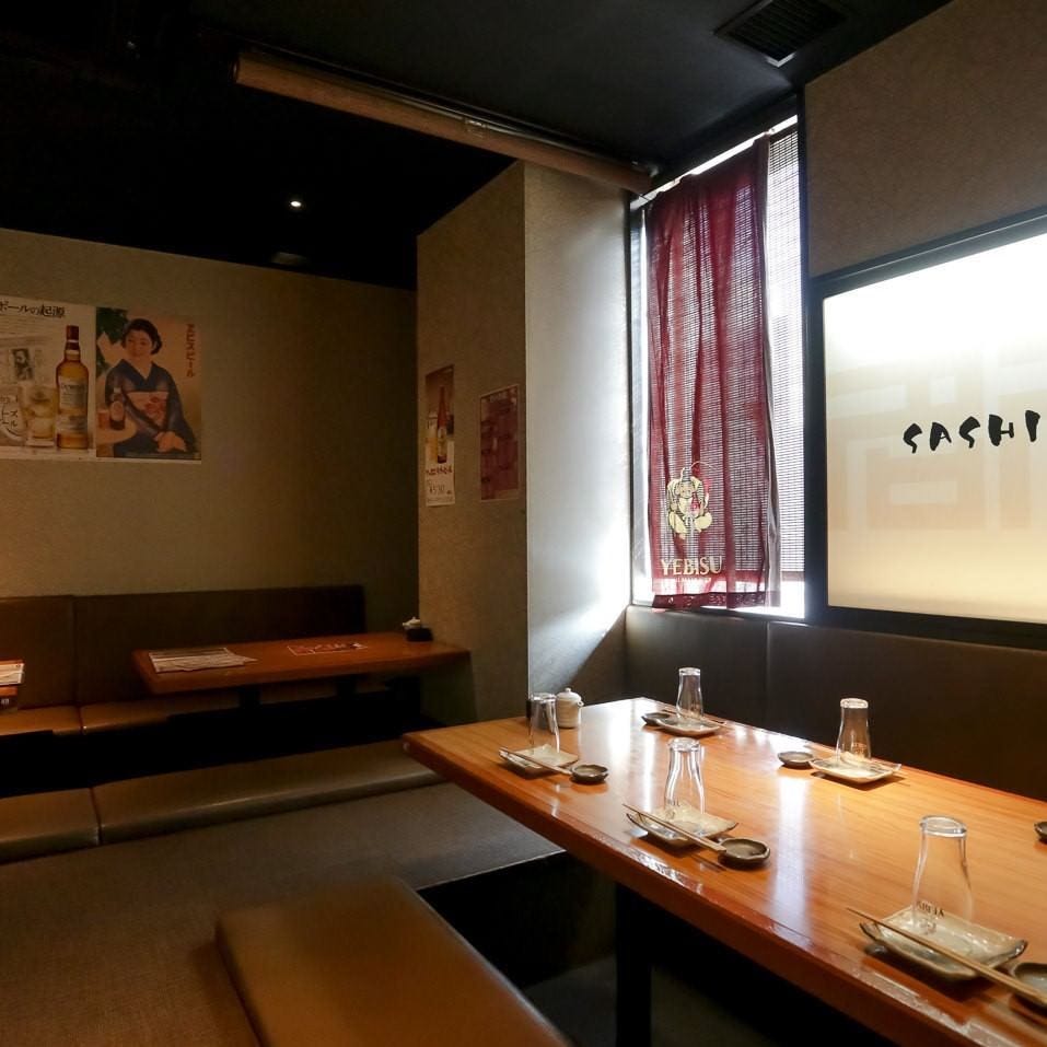 落ち着いた雰囲気の掘りごたつがある内観