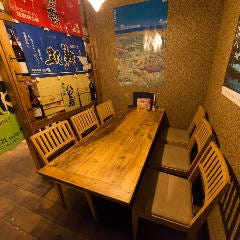 ナンクルナイサきばいやんせー 京橋_[少人数でのお集まりに&hellip;半個室(～6名様)]
同僚やご友人とのお食事やなど、少人数でのお集まりに最適な半個室(～6名様)。落ち着いた雰囲気で、周りを気にせずにお過ごしいただけます。堅苦しくない接待利用にも◎お客様だけのプライベート空間で当店自慢のお料理やお酒をご堪能ください。