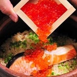 いくらたっぷり『新潟県産こしひかり 銀鮭といくらの土鍋飯』