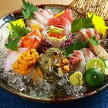 はなび名物！はなび盛り！新鮮な魚を厳選し、海の幸を惜しみなく盛りつけております！日本酒と魚を贅沢にお楽しみください。