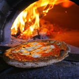 薪窯で香ばしく焼き上げたピッツァは1,100円～