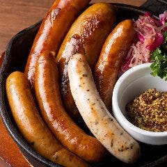 ビールに合う！「ソーセージ盛り合わせ6種」1,980円税込