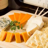 Cheese platter チーズの盛り合わせ