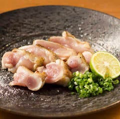 名物ももたたき。朝引きでしか味わえないたたきです。