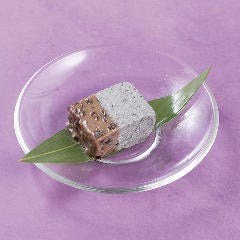 小豆と黒ごまのアイスケーキ（チーズ風味）