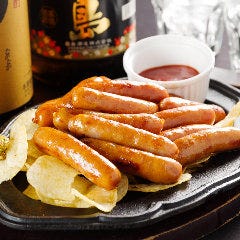 ソーセージやサラダなどもバカ盛りできます!!