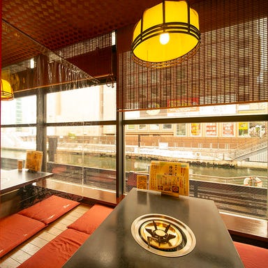 道頓堀 治兵衛_道頓堀川が目の前に。
大小宴会に、お忍びで使える和個室も完備