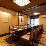 老若男女を問わず好評の座敷テーブル席
4～最大50名様の大宴会も可能です