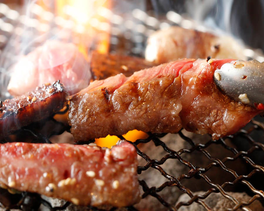 新鮮なお肉を炭火で味わう