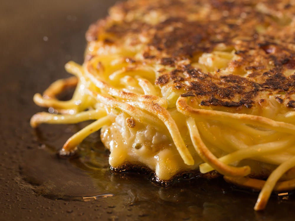 極太麺でのモダン焼きは格別！！
そばトッピングをお薦めします