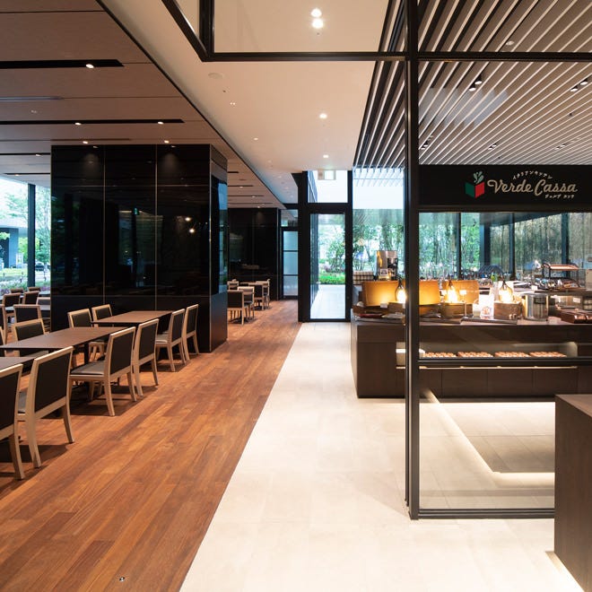 木目調でスタイリッシュなイタリアンキッチン ヴェルデ カッサ の内観