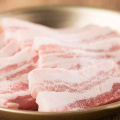 豚・牛・鶏など豊富な焼肉メニューをたっぷりとご賞味ください