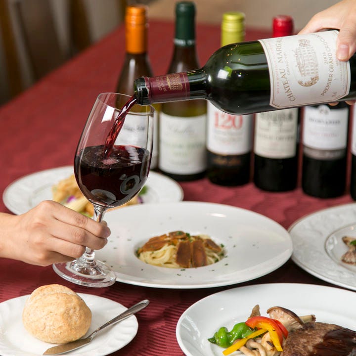 ワイン好きが集まる会は、彩り豊かで贅沢な洋食コース！