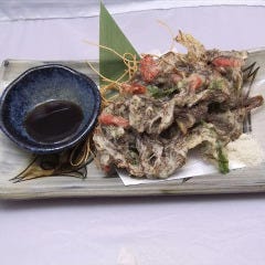 沖縄県産もずくとポークの天ぷら