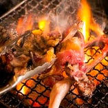 宮崎の地鶏を豪快に炭火焼にした当店の名物『地鶏もも炭火焼き』