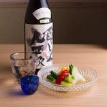 【お飲み物】
日本酒や焼酎など料理に寄り添う銘酒も豊富に