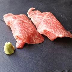 大人気の肉寿司。