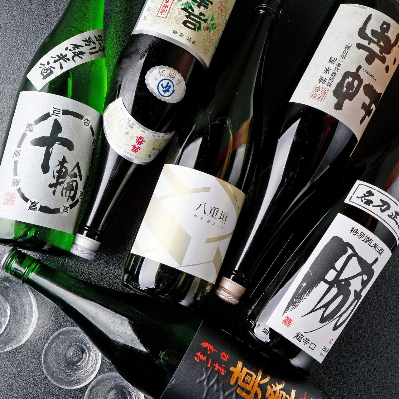 姫路の地酒を中心に厳選した日本酒がそろいます