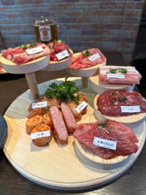 七轮炭火烧肉食べ放题 カルビちゃん 新宿店