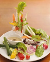 女性に人気♪有機野菜のバーニャカウダ！