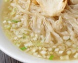 「塩らーめん」は、スープの旨みをダイレクトに味わってもらうため、使用している調味料はシンプルに塩とカド取りの砂糖のみ