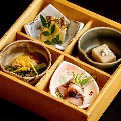 季節食材をふんだんに取り入れた手仕事の松花堂