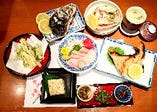 旬の贅沢お任せ会席料理（岩牡蛎、のど黒、キンキ、伊勢海老等）と日本海朝どれ魚、郷土料理、山菜