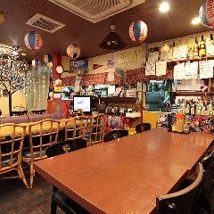 1階ﾃｰﾌﾞﾙ席は4～10名様の少人数のご利用に♪ 2階は御座敷席完備